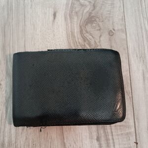 Authentic Louis Vuitton Black Taiga Leather Mens Multiple Wallet